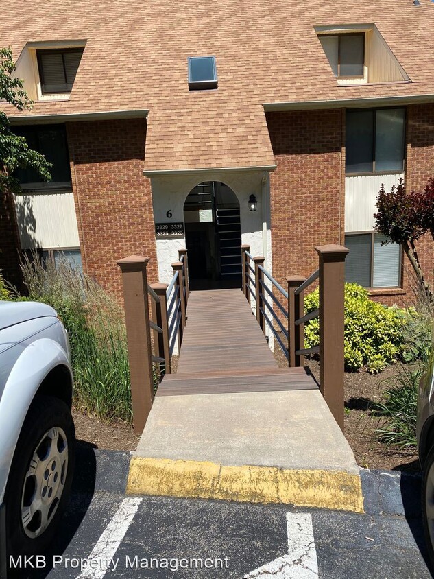 Primary Photo - 3323 Forest Ridge Rd