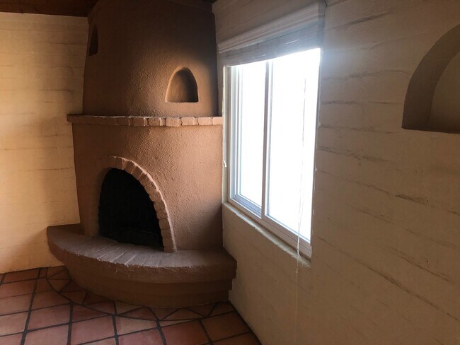 Fireplace in bedroom - 2831 E Adams St