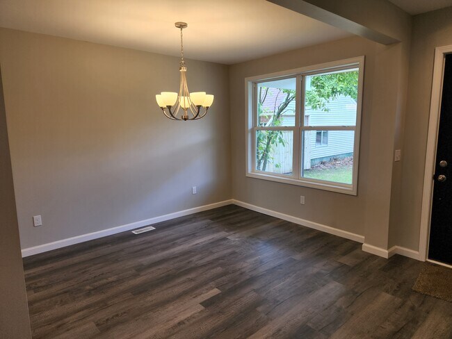 Dining room - 2545 N Duck Lake Rd