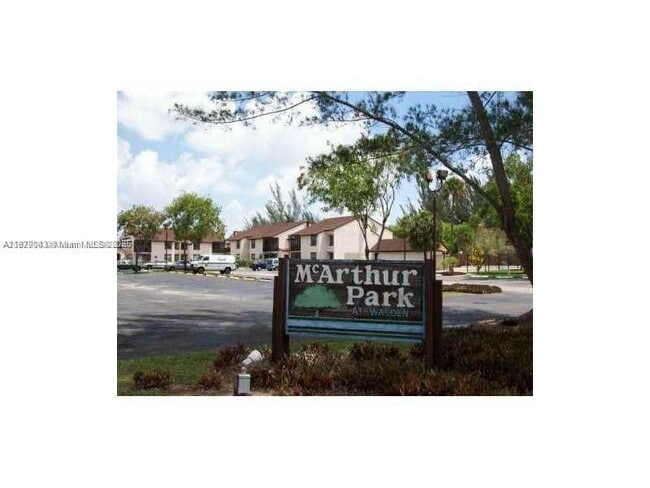 Foto del edificio - 445 NW 210th St