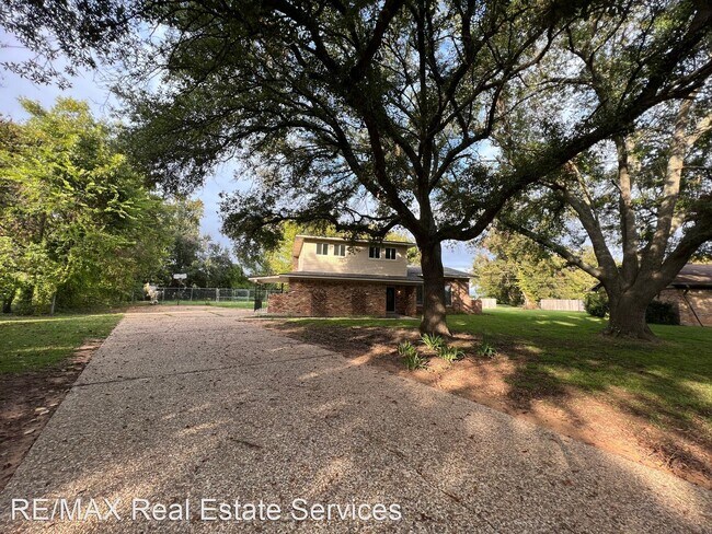 Building Photo - 5 br, 3.5 bath House - 222 Walnut