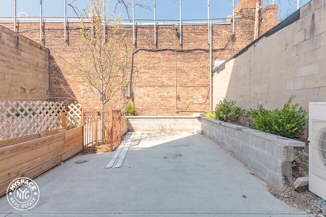 Building Photo - 671 Liberty Ave