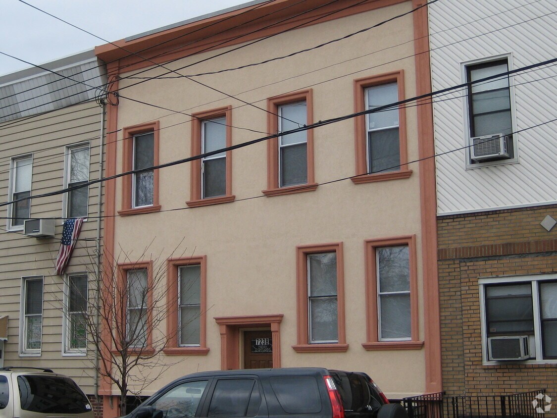 Primary Photo - 7238 Cooper Ave