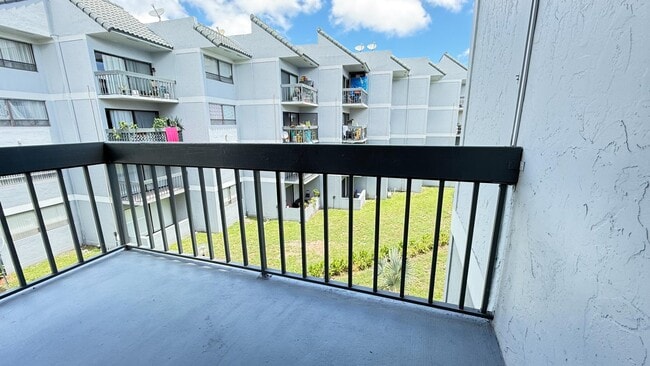 Building Photo - 1950 N Congress Ave