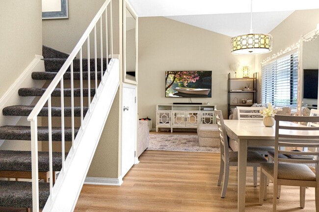 Foto del edificio - 3 Bedroom Townhome: Prime Location with Pool, Clubhouse and More!