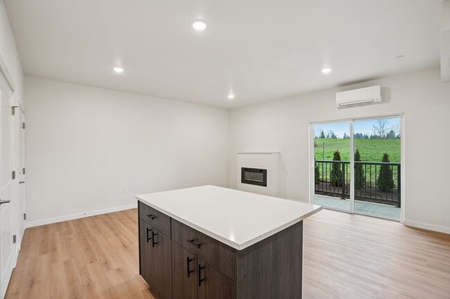 Interior Photo - Hazel 78