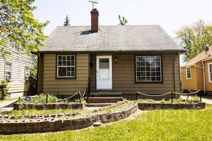 Foto principal - Cozy 3BD/1.5 BA Home- Westside Cleveland
