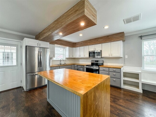 Building Photo - 5208 Carmona Ln