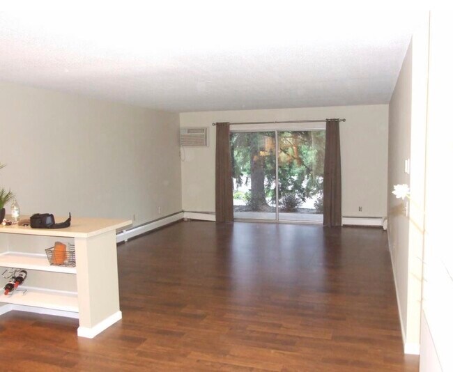 Foto del edificio - 10211 Cedar Lake Rd