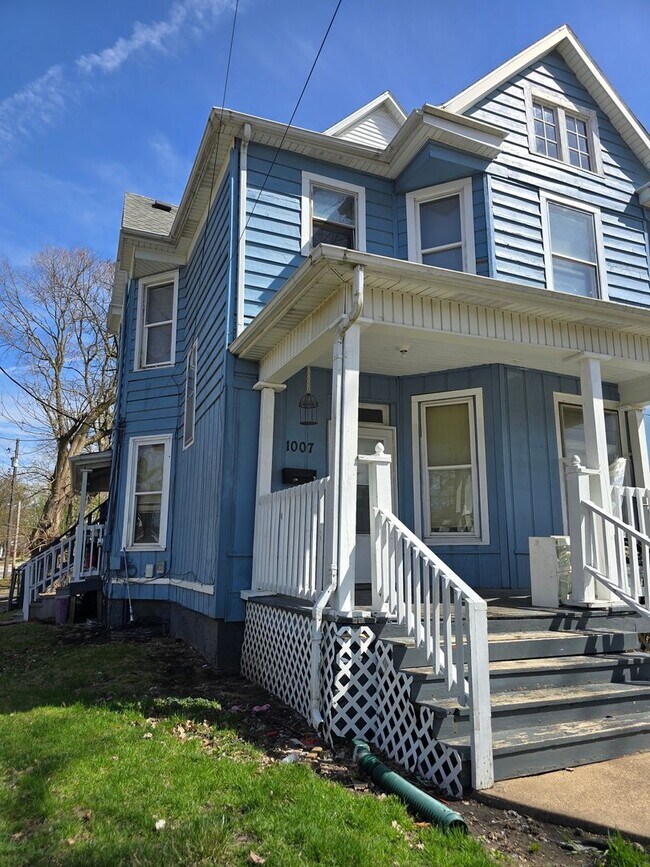 Building Photo - 1007 N Mason St