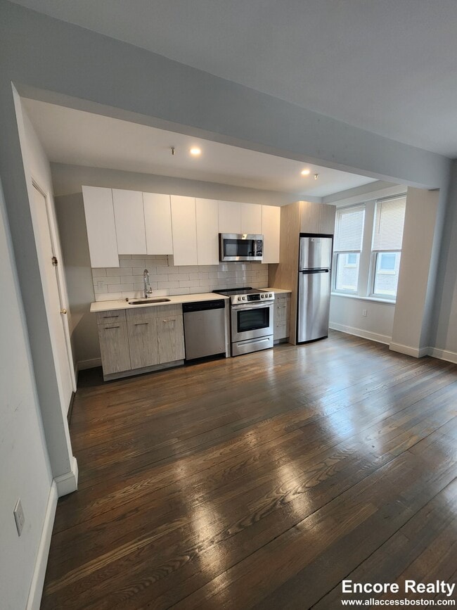 Building Photo - 104 Peterborough St