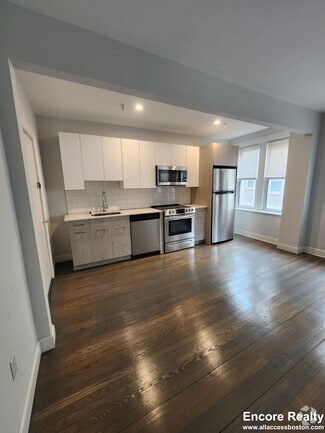 Building Photo - 104 Peterborough St