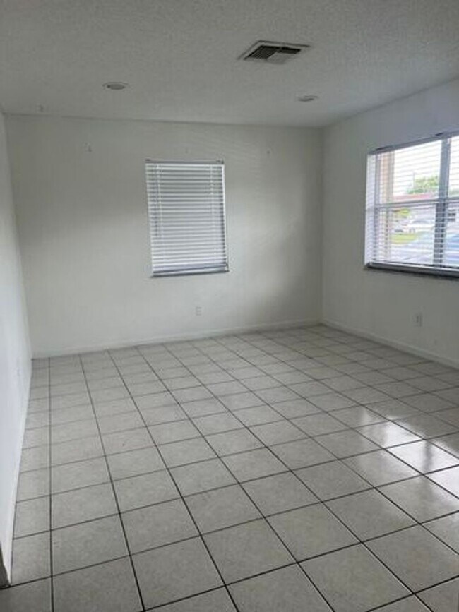 Foto del edificio - 4609 Pruden Blvd