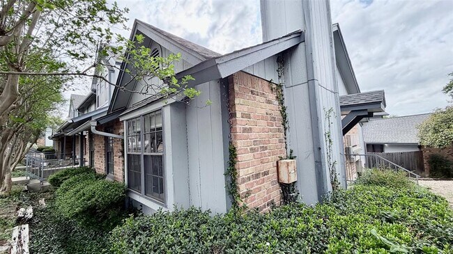 Foto del edificio - 1411 Gracy Farms Ln