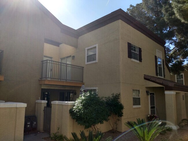 Foto del edificio - ***MOVE IN SPECIAL*** 3 Bedroom 2 bathroom Northwest condo