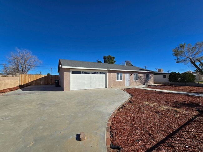 Building Photo - For Rent – Remodeled 2-Bedroom Home in California City!