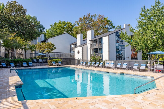 Resort-Style Pool - Vetra West End