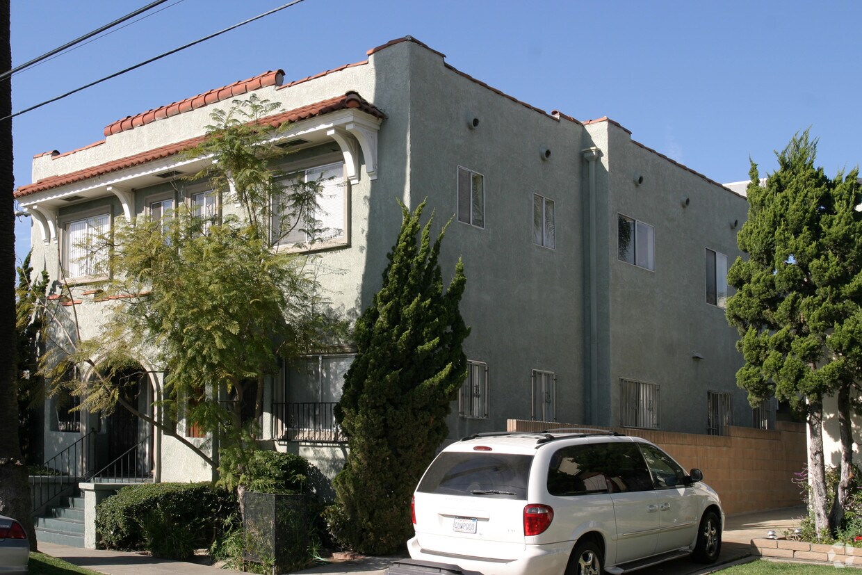 Primary Photo - 2833 E 15th St