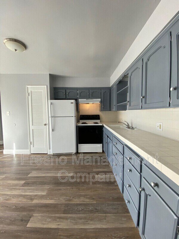 Building Photo - 3321 E Sierra Madre Ave