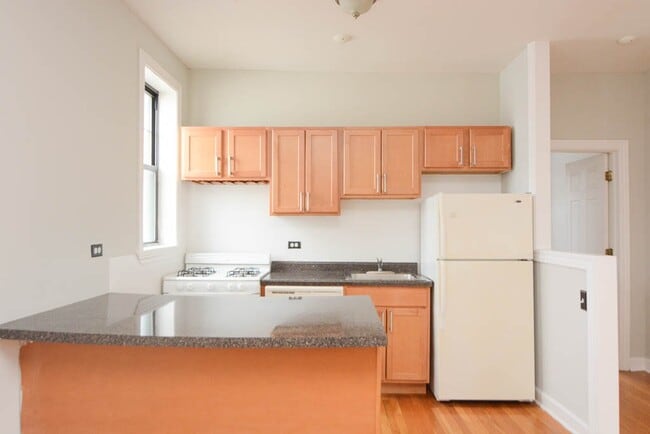 Building Photo - 708 W Barry Ave