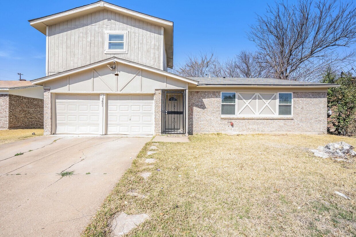 Foto principal - Beautifully Crafted 5-3-2 in Fort worth!