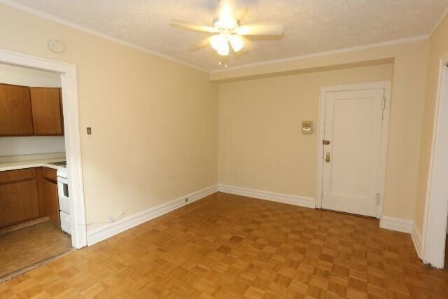 Foto del edificio - 711 W Belmont Ave