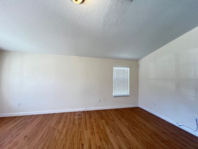 Building Photo - Available NOW! Beautiful 3BR/2BA in Oxford