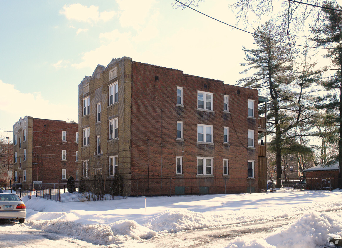 Building Photo - 45 School St