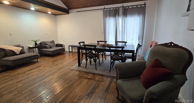 Building Photo - 537 Old Tacy Rd