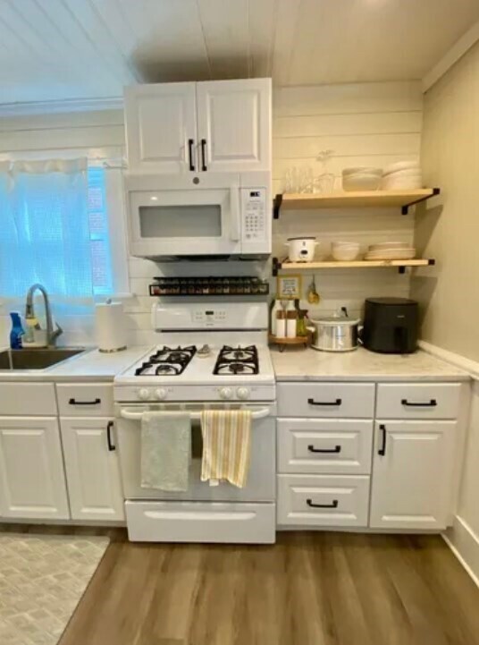 Building Photo - 53 Hawthorn St