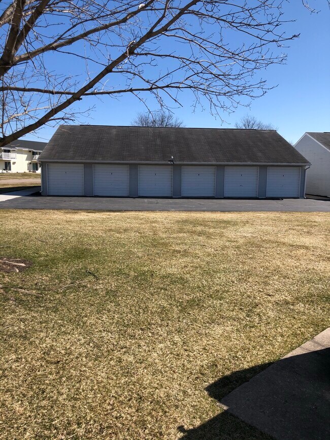 1700 Green Forest Run Unit 201, Janesville, WI 53546 Apartments in