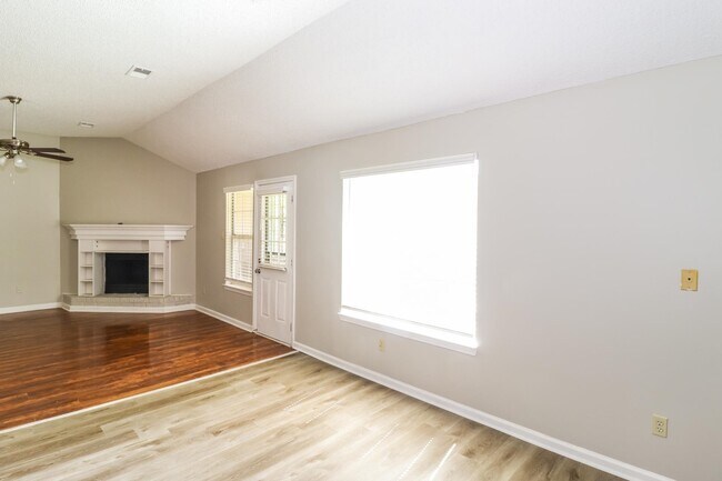 Building Photo - 4515 Kings Grant Dr