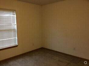 Building Photo - 2400 Hopkins Dr