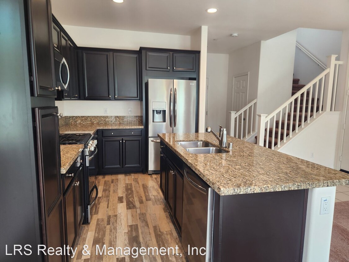 Foto principal - 4 br, 2.5 bath House - 8555 N. Walnut Way