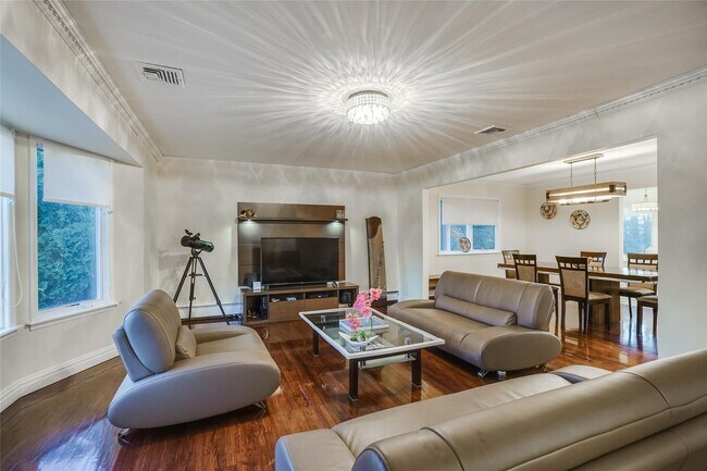 Foto del edificio - 1041 Glen Cove Ave