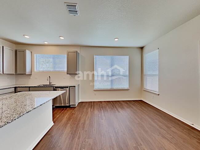 Foto del edificio - 2722 Lillybrook Ln