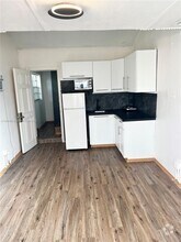 Building Photo - 705 NE 87th St