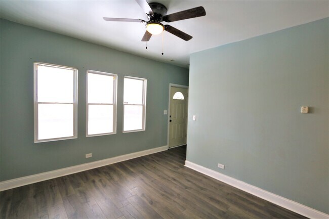 Foto del edificio - 8629 S Colfax Ave