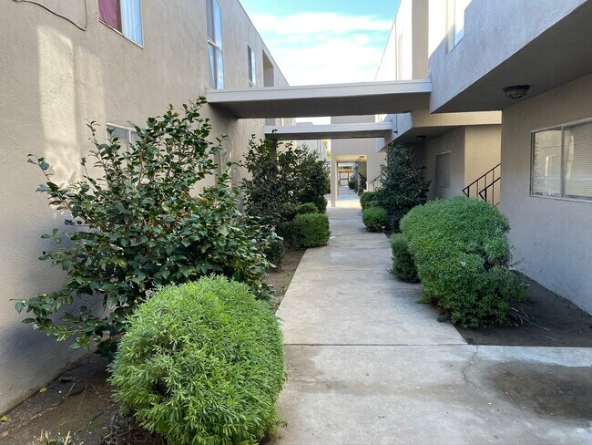 Patio - 6611 Woodley Ave
