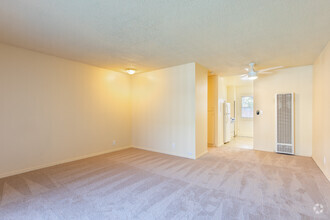 Sandalwood Apartments photo'