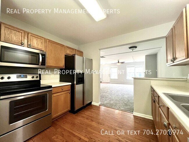Foto del edificio - 6522 Point Comfort Ln