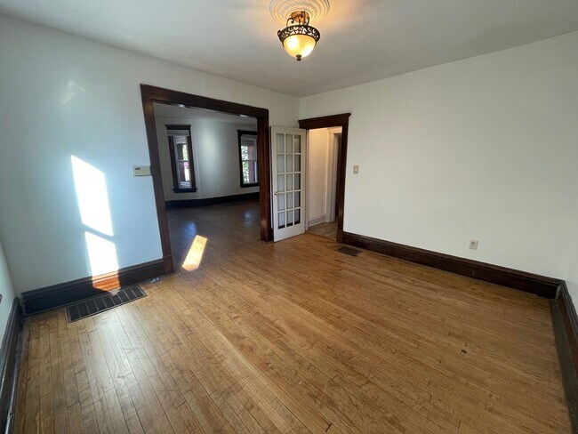 Foto del edificio - Spacious Five Bedroom Home