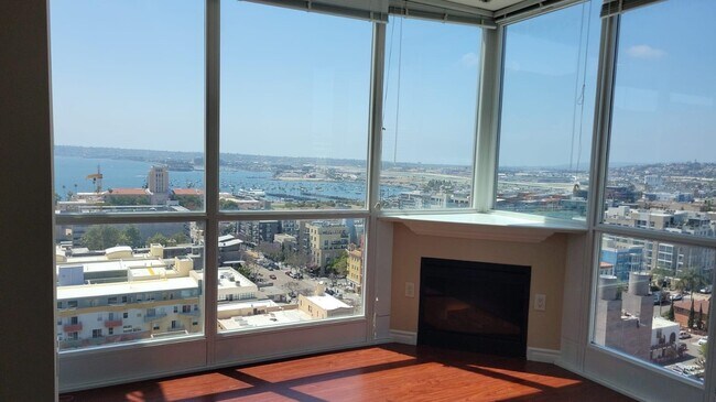Building Photo - 300 W Beech St