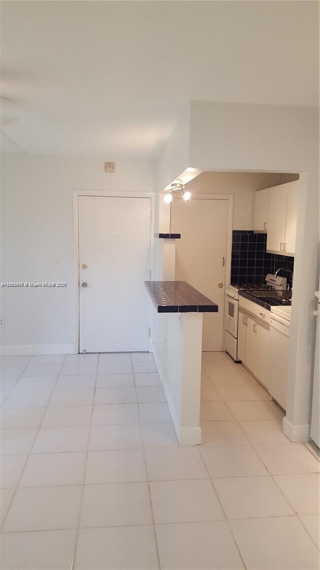 Foto del edificio - 6310 SW 79th St