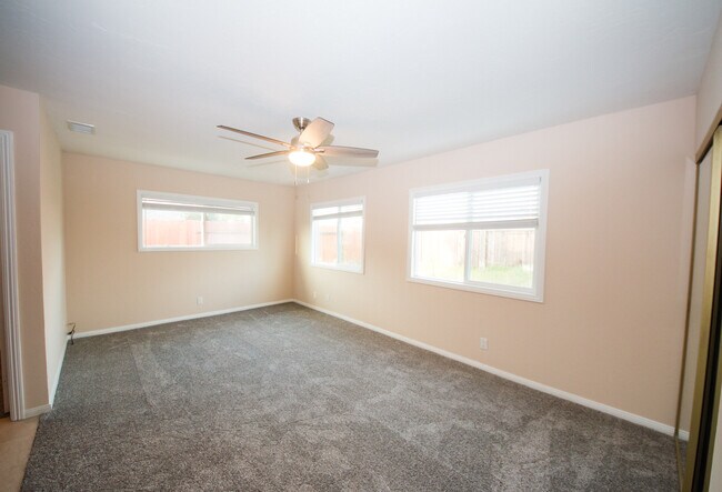 Master bedroom - 4583 Cheshire St