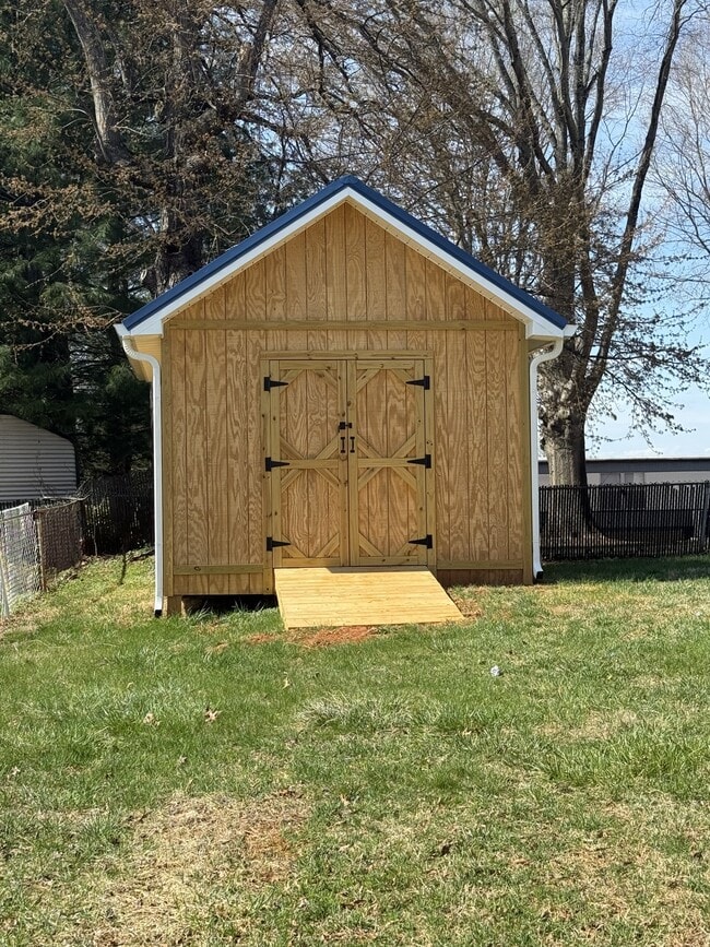 Building Photo - 126 Red Kirby Rd