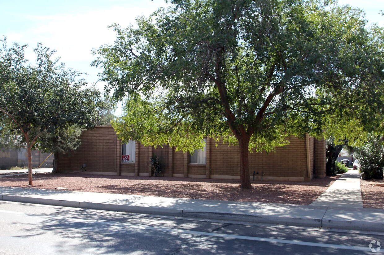 Primary Photo - 1281-1307 W 5th St