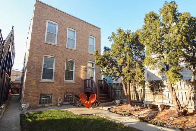 Foto del edificio - 3144 N Oakley Ave