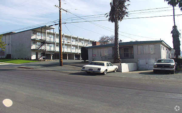 Primary Photo - California Street Apartments & Duplexes