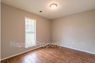 Building Photo - 10476 Kristen Dr S